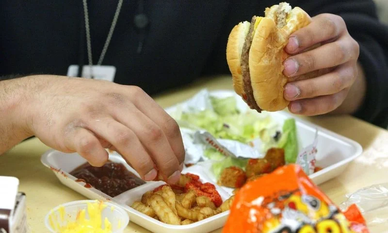 CHICAGO - APRIL 20: A student eats lunch at Jones College Prep High School April 20, 2004 in Chicago, Illinois. The Chicago Public School system will introduce next fall a new vending policy restricting junk food and a new beverage contract banning carbonated drinks. (Photo by Tim Boyle/Getty Images)