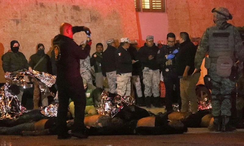 Firefighters and Mexican soldiers rescue migrants from an immigration station in Ciudad Juarez, Chihuahua state on March 27, 2023, where at least 39 people were killed and dozens injured after a fire at the immigration station. (Photo by HERIKA MARTINEZ / AFP) (Photo by HERIKA MARTINEZ/AFP via Getty Images)