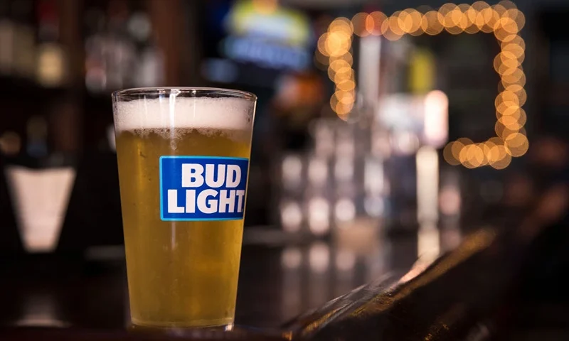 NEW YORK, NY - JULY 26: In this photo illustration, a glass of Bud Light sits on a bar, July 26, 2018 in New York City. Anheuser-Busch InBev, the brewer behind Budweiser and Bud Light, said on Thursday that U.S. revenues fell 3.1% in the second quarter. American consumers continue to shift away from domestic lagers and toward crafts beers and wine and spirits. (Photo by Drew Angerer/Getty Images)