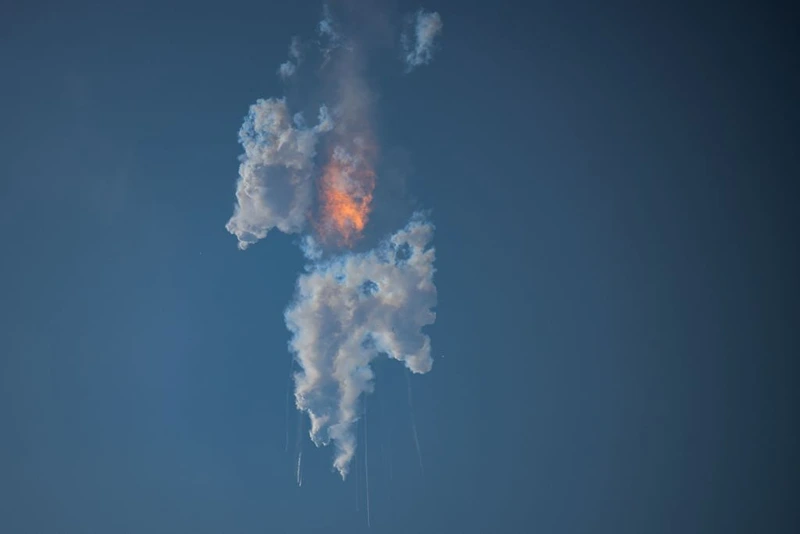 TOPSHOT - The SpaceX Starship explodes after launch for a flight test from Starbase in Boca Chica, Texas, on April 20, 2023. - The rocket successfully blasted off at 8:33 am Central Time (1333 GMT). The Starship capsule had been scheduled to separate from the first-stage rocket booster three minutes into the flight but separation failed to occur and the rocket blew up. (Photo by Patrick T. Fallon / AFP) (Photo by PATRICK T. FALLON/AFP via Getty Images)