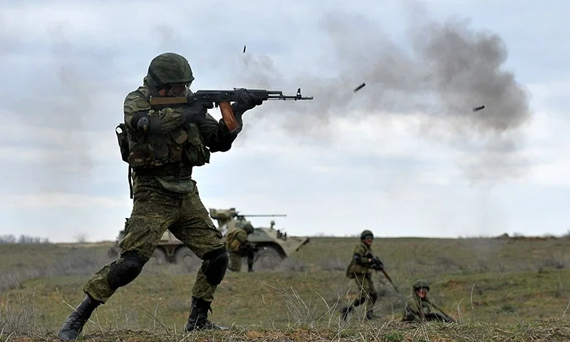 Russian military troops take part in a military drill on Sernovodsky polygon close to the Chechnya border, some 260 km from south Russian city of Stavropol, on March 19, 2015. About 500 soldiers take part in the military exercises until March 20. AFP PHOTO / SERGEY VENYAVSKY (Photo credit should read SERGEY VENYAVSKY/AFP via Getty Images)