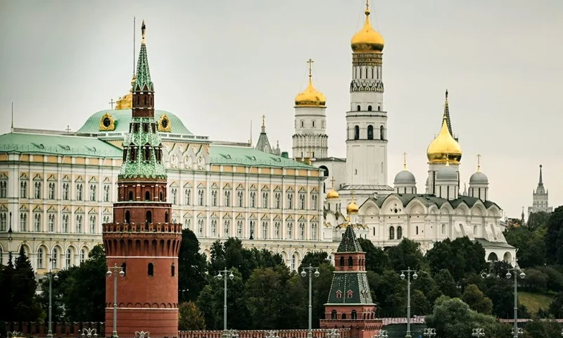A view of the Kremlin taken during the last day of the three-day parliamentary and local elections in Moscow on September 19, 2021. - The vote will see lawmakers elected to the 450-member lower house State Duma, where United Russia currently holds 334 seats, and to several local legislatures. After a year that saw a historic crackdown on the opposition and with President Vladimir Putin's United Russia party floundering in the polls, authorities are doing what they can to drum up interest in parliamentary elections taking place over three days from 17-19 September, 2021. (Photo by Alexander NEMENOV / AFP) (Photo by ALEXANDER NEMENOV/AFP via Getty Images)