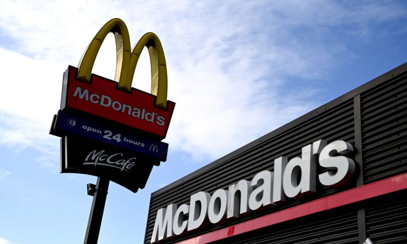 A closed McDonald's store in Mangere is seen on September 20, 2021 in Auckland, New Zealand. Auckland remains under Alert Level 4 COVID-19 lockdown restrictions as new community cases continue to emerge. Auckland's current restrictions are set to expire on Tuesday 21 September, but New Zealand National Cabinet will meet today to discuss whether current restrictions should remain, or be eased to Alert Level 3. (Photo by Hannah Peters/Getty Images)