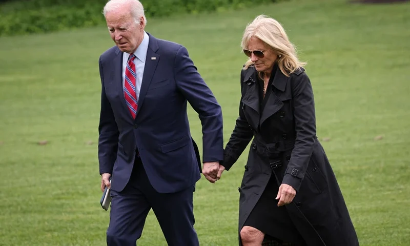 U.S. President Joe Biden and first lady Jill Biden return to the White House on May 30, 2023. (Photo by Win McNamee/Getty Images)