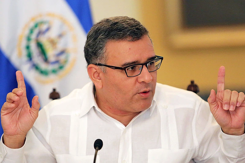 El Salvador's President Mauricio Funes speaks with foreign journalists during a meeting , prior to the presidential election to be held on February 2, in San Salvador, El Salvador on January 31, 2014. AFP PHOTO/ Inti OCON (Photo credit should read Inti Ocon/AFP via Getty Images)

