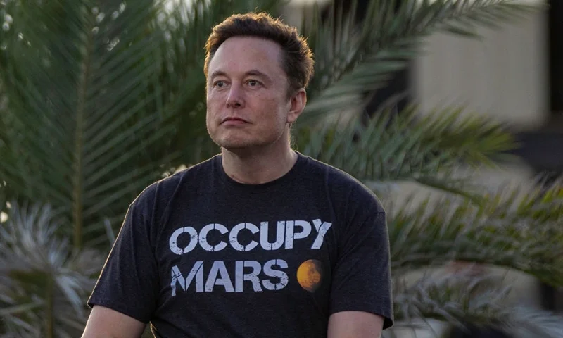 BOCA CHICA BEACH, TX - AUGUST 25: SpaceX founder Elon Musk during a T-Mobile and SpaceX joint event on August 25, 2022 in Boca Chica Beach, Texas. The two companies announced plans to work together to provide T-Mobile cellular service using Starlink satellites. (Photo by Michael Gonzalez/Getty Images)