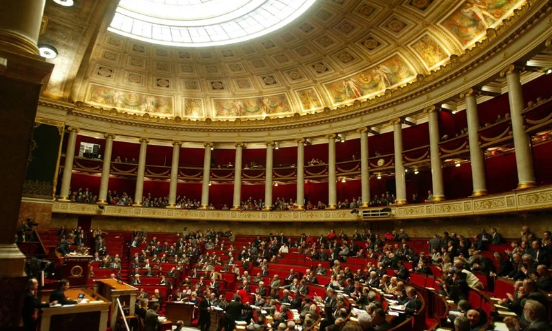 PARIS - DECEMBER 3: General view of the hemicycle during a weekly government questions session December 3, 2003 at the Parliament in Paris. (Photo by Pascal Le Segretain/Getty Images)