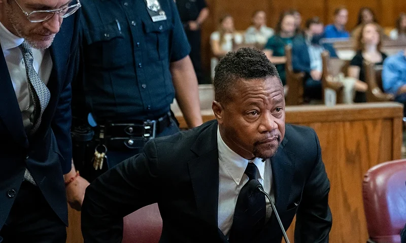 NEW YORK, NEW YORK - OCTOBER 13: Cuba Gooding Jr. Arrives at NYS Supreme Court for sentencing on October 13, 2022 in New York City. The Oscar-winning actor Cuba Gooding Jr., plead guilty to charges of forcible touching and sex abuse. The criminal charges Gooding plead guilty to were brought against him after a worker at a New York nightclub alleged he forcibly kissed her, while he also faced charges stemming from three other incidents in which he stood accused of forcible touching or abuse. (Photo by David Dee Delgado/Getty Images)