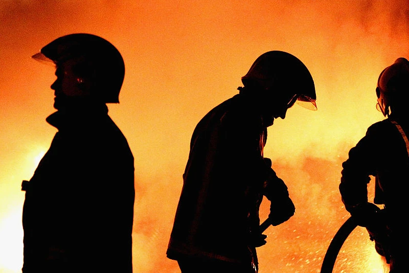 GLASGOW, SCOTLAND - NOVEMBER 05: Fire crews attend an incident in Calton area of Glasgow on November 5, 2010 in Glasgow, Scotland. Brigades across the country faced their busiest night of the year, with bonfire night falling on a Friday the commonest call out was for unattended or out of control fires. (Photo by Jeff J Mitchell/Getty Images)