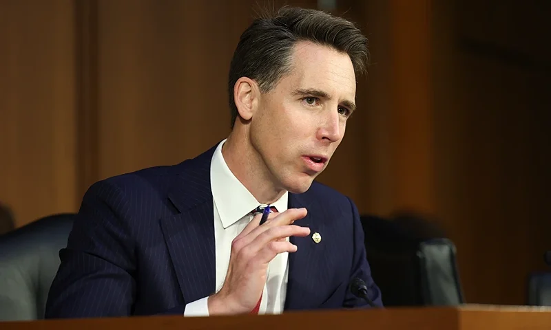 WASHINGTON, DC - SEPTEMBER 13: U.S. Sen. Josh Hawley (R-MO) questions Peiter “Mudge” Zatko, former head of security at Twitter, during Senate Judiciary Committee on data security at Twitter, on Capitol Hill, September 13, 2022 in Washington, DC. Zatko claims that Twitter's widespread security failures pose a security risk to user's privacy and information and could potentially endanger national security. (Photo by Kevin Dietsch/Getty Images)