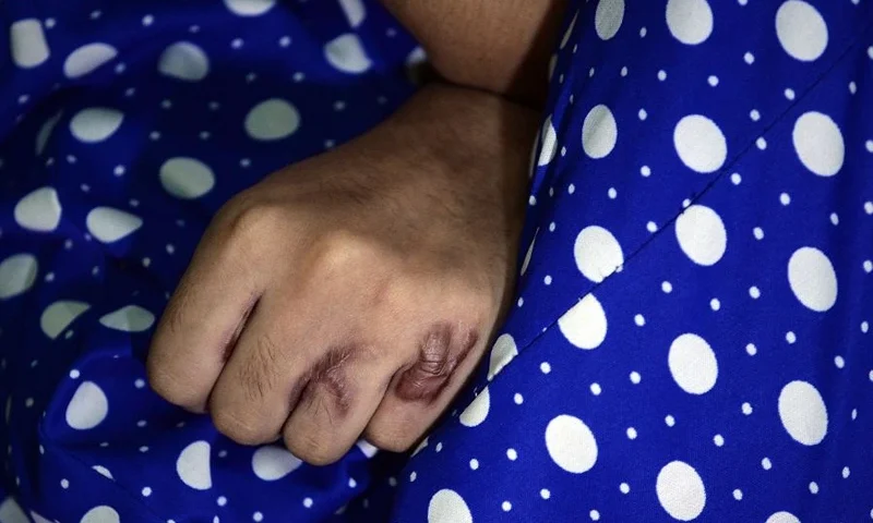 To go with India-rights-women-internet,FOCUS by Rachel O'Brien