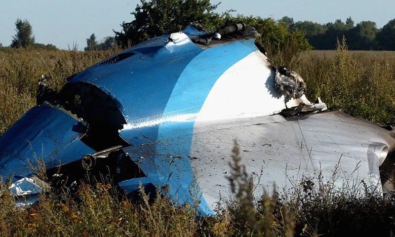 GLUBOKY, RUSSIAN FEDERATION - AUGUST 25: Russia's Emergencies Ministry personnel search for bodies of the victims of a Tupolev Tu-134 plane crash near Tula, on August 25, 2004 some 150 km (93 miles) from Moscow. Volga-Aviaexpress, a small regional carrier which owned the Tu-134, said the crew did not report any problems on board before the plane crashed with 43 passengers and crew late Tuesday evening. Two Russian passenger planes crashed almost simultaneously late on Tuesday, killing all 89 people on board. The planes took off from the same Moscow airport and disappeared from air traffic controllers' radar screens within minutes of each other late on Tuesday. (Photo by Getty Images)