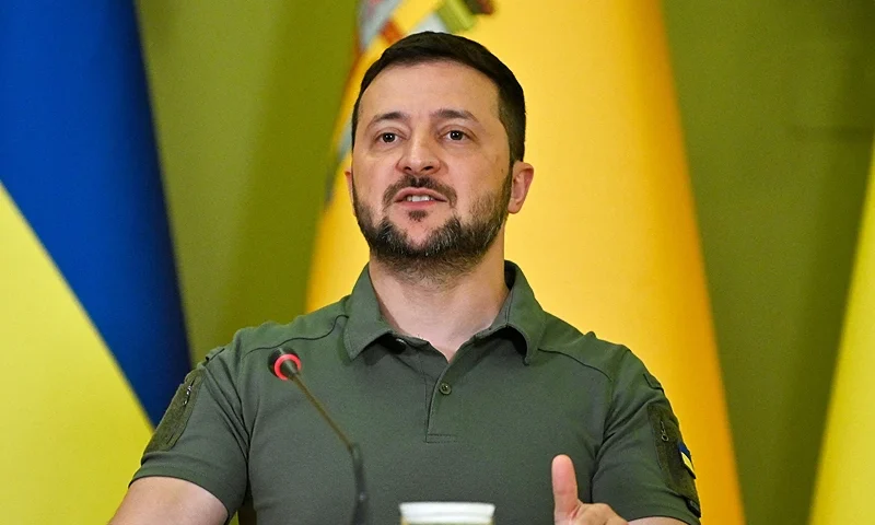 Ukrainian President Volodymyr Zelensky addresses a joint press conference with Spain's Prime Minister following their talks in Kyiv, on July 1, 2023. Spanish Prime Minister Pedro Sanchez arrived in Kyiv on July 1, 2023, to signal EU support for Ukraine as the country's commander-in-chief said he was frustrated by the slow deliveries of Western weapons. (Photo by Sergei CHUZAVKOV / AFP) (Photo by SERGEI CHUZAVKOV/AFP via Getty Images)