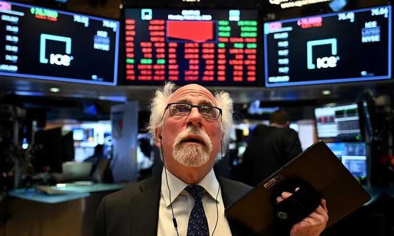 Traders work during the opening bell at the New York Stock Exchange (NYSE) on March 16, 2020 at Wall Street in New York City. - Trading on Wall Street was halted immediately after the opening bell Monday, as stocks posted steep losses following emergency moves by the Federal Reserve to try to avert a recession due to the coronavirus pandemic.Just after the opening bell, the S&P 500 was at 2,490.47, a drop of 8.1 percent and beyond the seven percent loss that automatically triggers a 15-minute trading halt. (Photo by Johannes EISELE / AFP) (Photo by JOHANNES EISELE/AFP via Getty Images)