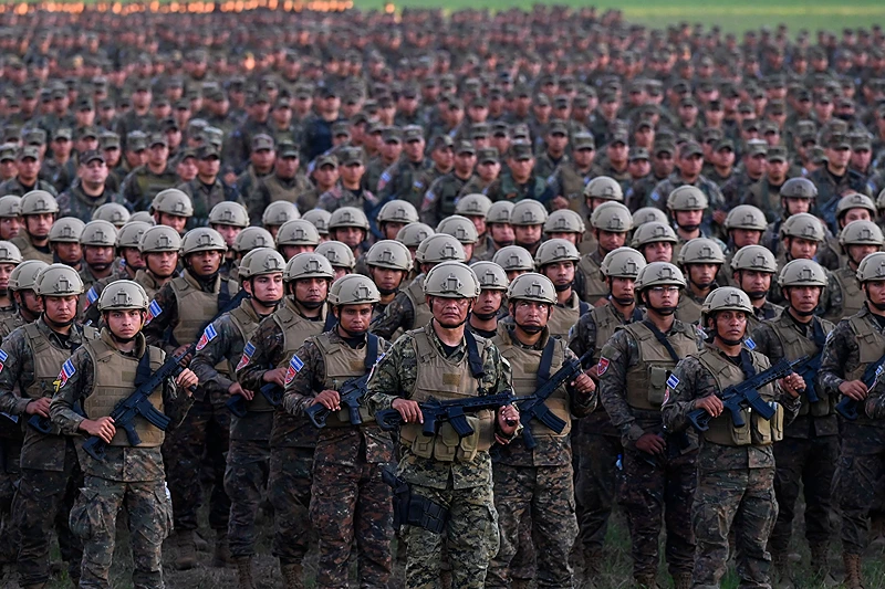 EL SALVADOR-POLITICS-GANGS-BUKELE
Some 14,000 soldiers listen as El Salvador's President Nayib Bukele addresses them in a field near a military barracks on the outskirts of the town of San Juan Opico, 35 km west of San Salvador, on November 23, 2022. - The president of El Salvador, Nayib Bukele, announced on Wednesday that police and soldiers will set up "fences" in cities to search for gang members who have not been arrested as part of the war against these groups, which has already left 58,000 detainees. (Photo by Marvin RECINOS / AFP) (Photo by MARVIN RECINOS/AFP via Getty Images)