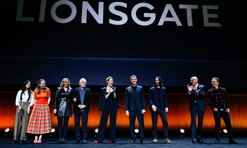 LAS VEGAS, NEVADA - APRIL 28: L-R) Abby Ryder Fortson, Rachel McAdams, Kim Cattrall, Robert De Niro, Leslie Bibb, Chad Stahelski, Keanu Reeves, Joe Drake and Sebastian Maniscalco speak onstage during CinemaCon 2022 - Lionsgate Invites You to An Exclusive Presentation of its Upcoming Slate at The Colosseum at Caesars Palace during CinemaCon, the official convention of the National Association of Theatre Owners, on April 28, 2022, in Las Vegas, Nevada. (Photo by Frazer Harrison/Getty Images for for CinemaCon)