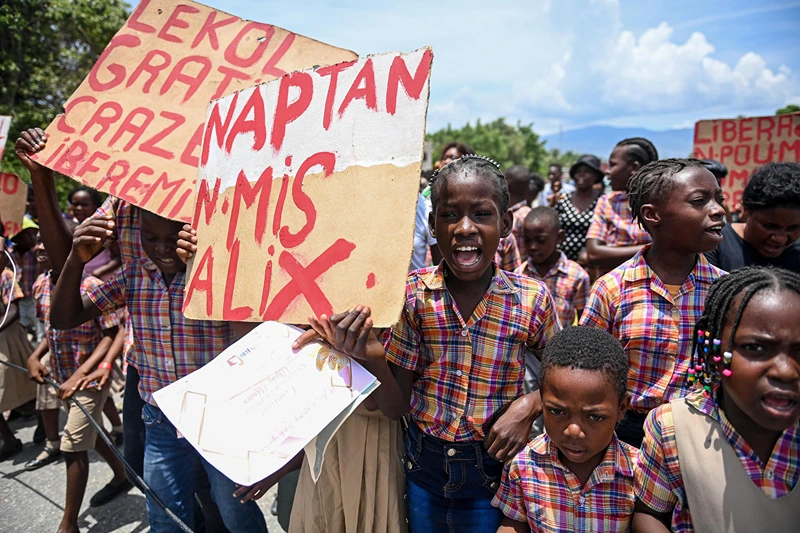 HAITI-UNREST-NGO-KIDNAPPING
People demonstrate to demand the release of kidnapped New Hampshire nurse Alix Dorsainvil and her daughter in the Cité Soleil neighborhood of Port-au-Prince, Haiti, August 3, 2023. An American nurse and her child have been kidnapped in Haiti, a Christian aid group said July 29, days after the US government ordered its nonessential personnel out of the impoverished Caribbean country due to spiraling insecurity. The United States on July 31 said it would support a multinational police force led by Kenya to be deployed in Haiti, including by spearheading a push for the UN Security Council to authorize the mission. (Photo by Richard PIERRIN / AFP) (Photo by RICHARD PIERRIN/AFP via Getty Images)