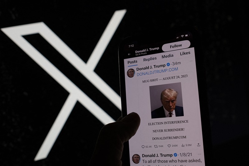 TOPSHOT-US-JUSTICE-POLITICS-TRUMP
TOPSHOT - This illustration photo shows former US President Donald Trump's mugshot on X (formerly Twitter), on August 24, 2023. Former president Donald Trump posted his police mugshot on X, the former Twitter, on August 24 after his arrest in Georgia, his first post on the platform since January 2021. The message signals the return of Trump to what had been his favorite bullhorn and his first post since several days after the insurrection at the US Capitol by an enraged mob of his supporters attempting to block Joe Biden's certification as president. (Photo by Chris Delmas / AFP) (Photo by CHRIS DELMAS/AFP via Getty Images)