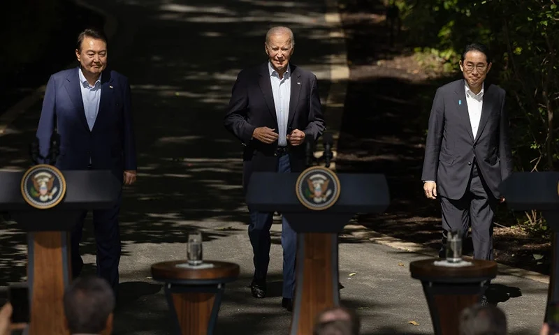 CAMP DAVID, MARYLAND - AUGUST 18: (L-R) Korean President Yoon Suk Yeol, U.S. President Joe Biden and Japanese Prime Minister Kishida Fumio arrive for a joint news conference following three-way talks at Camp David on August 18, 2023 in Camp David, Maryland. Biden hosted the trilateral summit at the presidential retreat near Thurmont, Maryland, where the leaders discussed moving forward in "lockstep" on issues related to military cooperations, international politics, countering China and North Korea and other topics. (Photo by Chip Somodevilla/Getty Images)