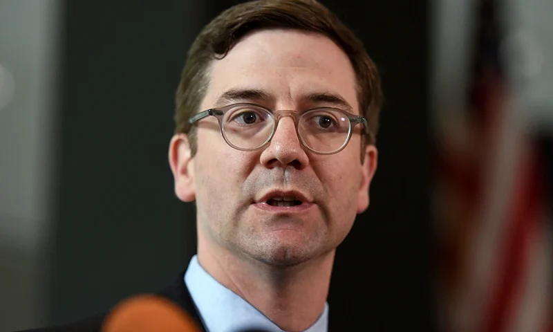 FILE - City of Chicago's Corporation Counsel, Ed Siskel, speaks during a news conference at the Dirksen Federal Courthouse, Monday, Aug. 7, 2017, in Chicago. President Joe Biden announced on Tuesday, Aug. 22, 2023, that the new White House counsel will be Ed Siskel, a former Obama administration attorney who helped craft the response to the congressional investigations into the 2012 Benghazi attack that killed four Americans, including the U.S. ambassador. (AP Photo/G-Jun Yam, File)