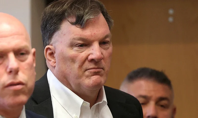 Gilgo Beach-Serial-Killings Rex Heuermann appears with his lawyer Michael J. Brown, left, at Suffolk County Court in Riverhead, N.Y., on Wednesday, Sept. 27, 2023. Heuermann was charged last month in the deaths of three women and is the prime suspect in a fourth. (James Carbone /Newsday via AP)