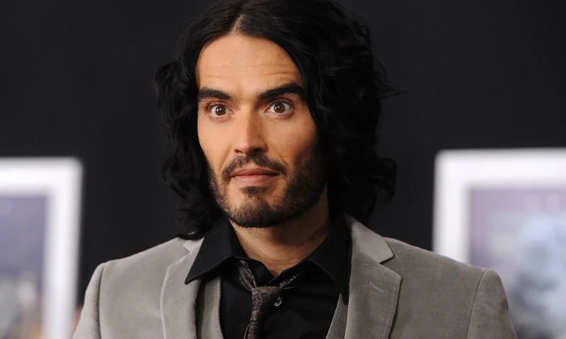 Premiere Of Touchstone Pictures & Miramax Films' "The Tempest" - Arrivals LOS ANGELES, CA - DECEMBER 06: Singer Katy Perry and actor Russell Brand arrive at the premiere of Touchstone Pictures and Miramax Films' 'The Tempest' at the El Capitan Theatre on December 6, 2010 in Los Angeles, California. (Photo by Frazer Harrison/Getty Images)