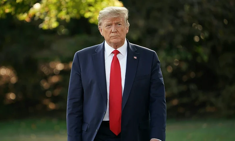 TOPSHOT - US President Donald Trump comes out of the Oval Office for his departure from the White House on September 16, 2019 in Washington, DC. - President Trump is traveling to Albuquerque, New Mexico to deliver remarks at a "Keep America Great Rally". (Photo by MANDEL NGAN / AFP) (Photo credit should read MANDEL NGAN/AFP via Getty Images)