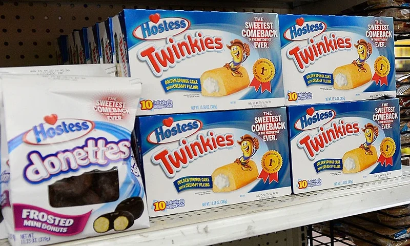 PICO RIVERA, CA - JULY 15: Hostess Twinkie snack cakes and Donettes are on display at a store July 15, 2013 in Pico Rivera, California. Twinkies returned to store shelves after Hostess filed for Chapter 11 bankruptcy late last year, after years of management turmoil and a standoff with its second-biggest union. The company sold off its various brands, with Twinkies and other Hostess cakes going to private equity firms Apollo Global Management and Metropoulos & Co. (Photo by Kevork Djansezian/Getty Images)