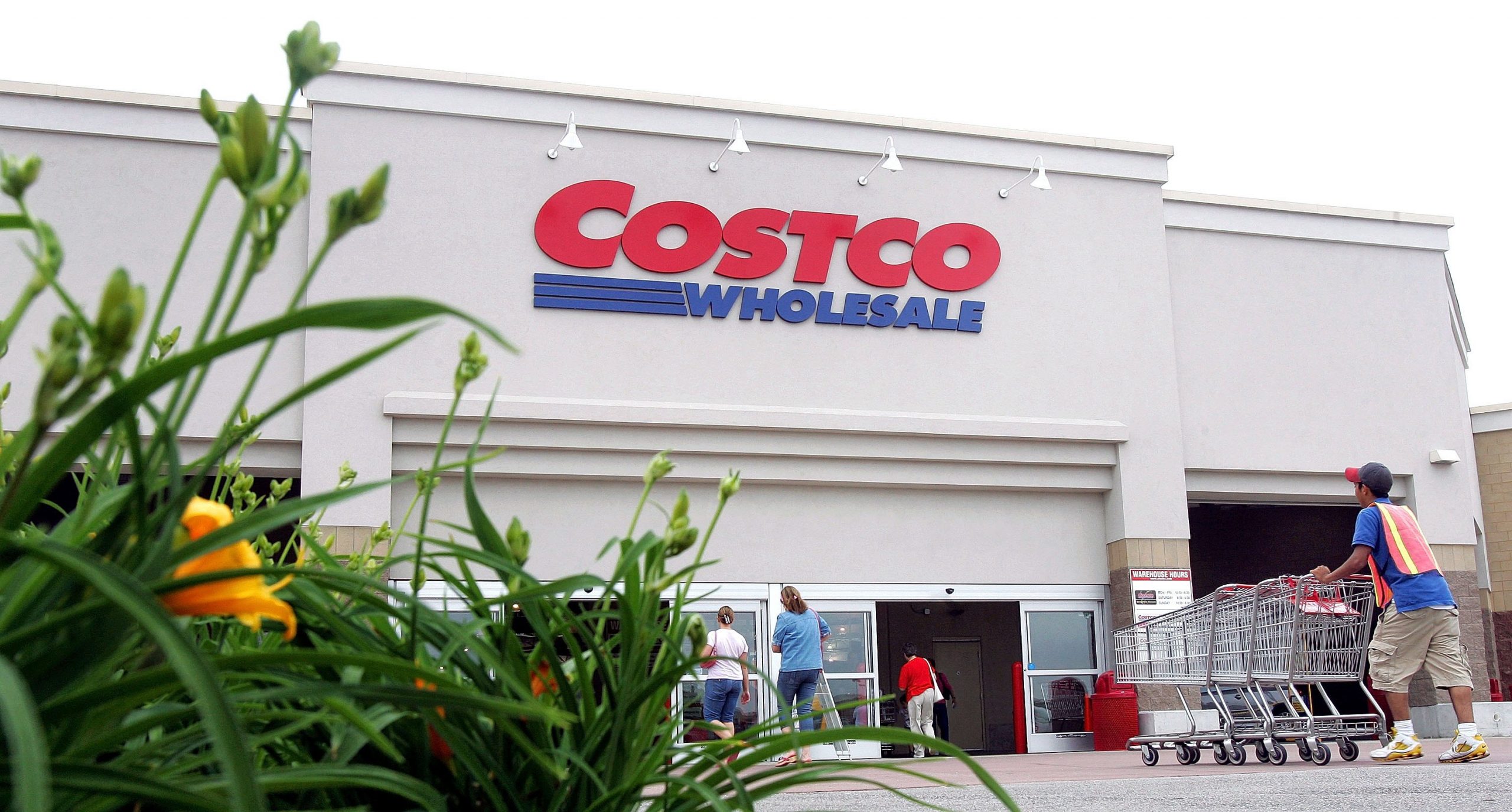 Over Half A Million Portable Chargers At Costco Recalled After 2 Homes Catch On Fire