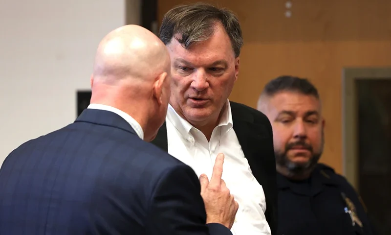 Gilgo Beach-Serial-Killings Rex Heuermann appears with his lawyer Michael J. Brown, left, at Suffolk County Court in Riverhead, N.Y., on Wednesday, Sept. 27, 2023. Heuermann was charged last month in the deaths of three women and is the prime suspect in a fourth. (James Carbone /Newsday via AP)