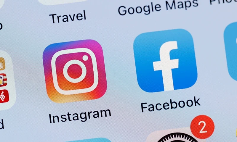 SAN ANSELMO, CALIFORNIA - OCTOBER 04: In this photo illustration, the Facebook and Instagram apps are seen on the screen of an iPhone on October 04, 2021 in San Anselmo, California. Social media applications Facebook, Instagram and WhatsApp are experiencing a global outage that started before 9 a.m. (P.S.T.) on Monday morning. (Photo Illustration by Justin Sullivan/Getty Images)