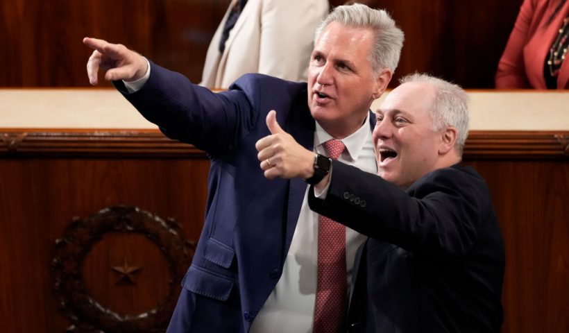 WASHINGTON, DC - MAY 17: House Minority Leader Kevin McCarthy (R-CA) (L) and House Minority Whip Steve Scalise (R-LA) point out friends as they await the arrival of Greek Prime Minister Kyriakos Mitsotakis in the House Chamber of the U.S. Capitol on May 17, 2022 in Washington, DC. A day earlier, Mitsotakis held bilateral meetings with President Joe Biden where the two leaders discussed Greek-U.S. relations and their support of the people of Ukraine in the face of invasion by Russia. (Photo by Drew Angerer/Getty Images)
