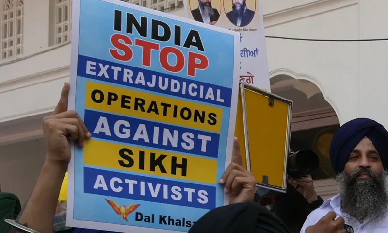 INDIA-CANADA-POLITICS-DIPLOMACY-RELIGION Activists of the Dal Khalsa Sikh organisation, a pro-Khalistan group, stage a demonstration demanding justice for Sikh separatist Hardeep Singh Nijjar, who was killed in June 2023 near Vancouver, after offering prayers at the at Akal Takht Sahib in the Golden Temple in Amritsar on September 29, 2023. (Photo by Narinder NANU / AFP) (Photo by NARINDER NANU/AFP via Getty Images)