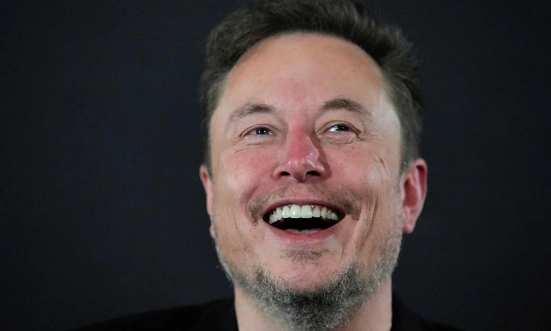 BRITAIN-SCIENCE-DIPLOMACY-POLITICS-COMPUTERS-SUMMIT-AI X (formerly Twitter) CEO Elon Musk laughs during an in-conversation event with Britain's Prime Minister Rishi Sunak in London on November 2, 2023, following the UK Artificial Intelligence (AI) Safety Summit. (Photo by Kirsty Wigglesworth / POOL / AFP) (Photo by KIRSTY WIGGLESWORTH/POOL/AFP via Getty Images)