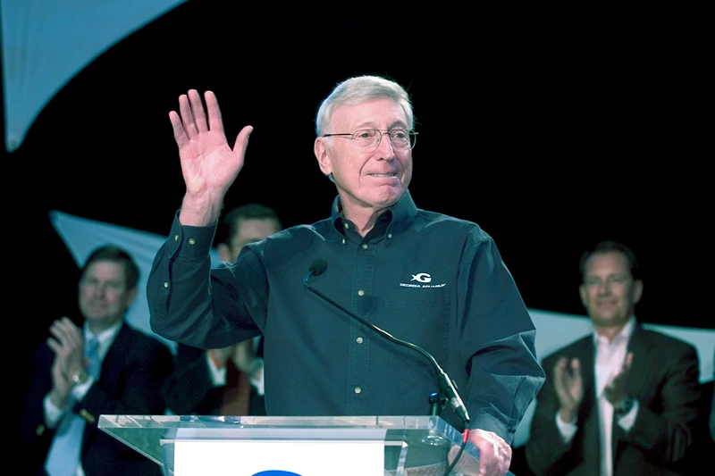 World?s Largest Aquarium Set To Open
ATLANTA - NOVEMBER 19: Home Depot co-founder Bernie Marcus speaks prior to a ribbon cutting ceremony at the Georgia Aquarium November 19, 2005 in Atlanta, Goergia. The Georgia Aquarium, the world'd largest by gallons, 8 million plus, and by the number of fish, 100,000 plus, opens to the public November 23, 2005. Funding for the Georgia Aquarium was made possible by a 200 million dollar gift from Home Depot co-founder Bernie Marcus and his wife Billi through the Marcus Foundation. (Photo by Barry Williams/Getty Images)