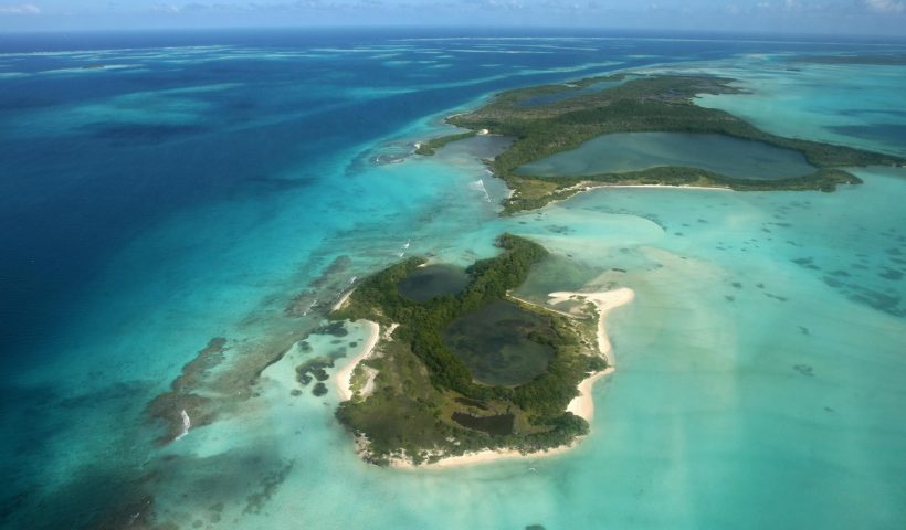 General View of the area where a twin-engine plane carrying 14 people disappeared yesterday in the Caribbean Sea, off the coast of Venezuela, 05 January 2008. The plane, carrying eight Italians, five Venezuelans and a US citizen, had taken off from Caracas and was bound for Islas Los Roques, an exclusive tourist destination 168 km north of the Venezuelan capital. AFP PHOTO/Juan BARRETO (Photo credit should read JUAN BARRETO/AFP via Getty Images)