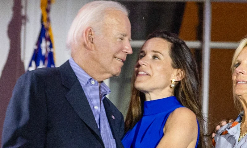 WASHINGTON, DC - JULY 04: (L-R) President Joe Biden, Ashley Bide, first lady Jill Biden, Hunter Biden, Finnegan Biden, Melissa Cohen and Peter Neal watch fireworks on the South Lawn of the White House on July 04, 2023 in Washington, DC. The Bidens hosted a Fourth of July BBQ and concert with military families and other guests on the South Lawn of the White House. (Photo by Tasos Katopodis/Getty Images)