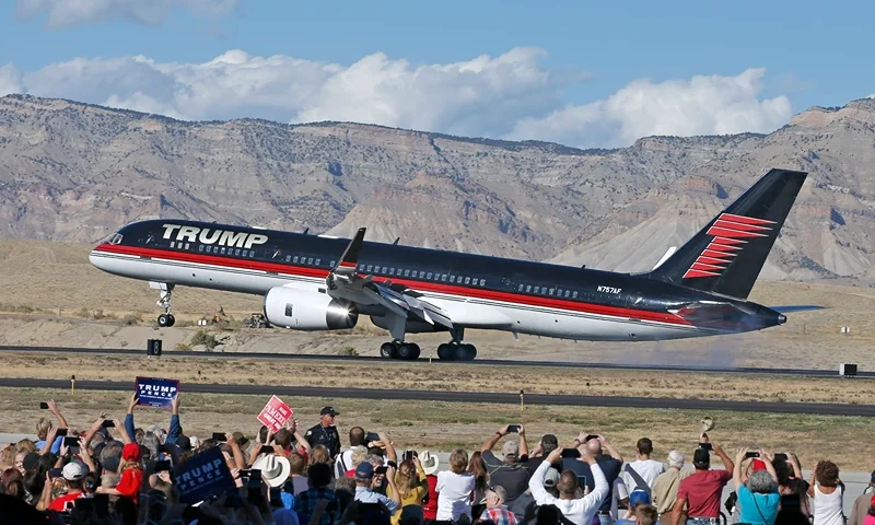 GRAND JUNCTION, CO - OCTOBER 18: Supporters cheer as the plane of Republican presidential candidate Donald Trump lands on October 18, 2016 in Grand Junction Colorado. Trump, who spoke at a rally after landing, is on his way to Las Vegas for the third and final presidential debate against Democratic rival Hillary Clinton. (Photo by George Frey/Getty Images)