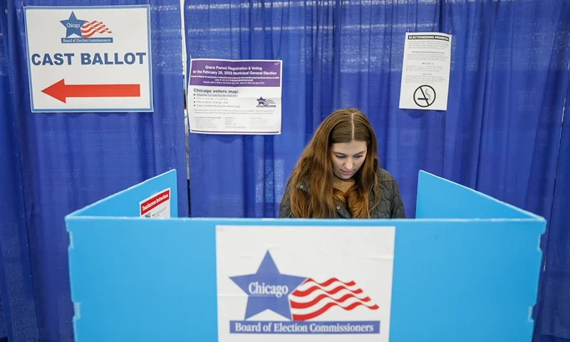 Chicagoans Head To The Polls For City's Mayoral Election CHICAGO, IL - FEBRUARY 28: A woman casts her ballot in a City's Mayoral Election on February 28, 2023 in Chicago, Illinois. Nine candidates are competing for a chance to be Chicago's next mayor including Mayor Lori Lightfoot, who is seeking her second term. (Photo by Kamil Krzaczynski/Getty Images)