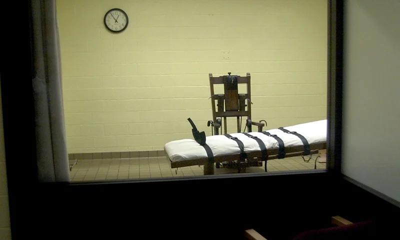Death Chamber at Southern Ohio Correctional Facility 393846 05: A view of the death chamber from the witness room at the Southern Ohio Correctional Facility shows an electric chair and gurney August 29, 2001 in Lucasville, Ohio. The state of Ohio is one of the few states that still uses the electric chair, and it gives death row inmates a choice between death by the electric chair or by lethal injection. John W. Byrd, who will be executed on September 12, 2001, has stated that he will choose the electric chair. (Photo by Mike Simons/Getty Images)