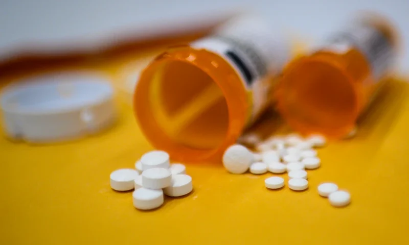 US-HEALTH-OPIOID-OXYCODON-ILLUSTRATION This illustration image shows tablets of opioid painkiller Oxycodone delivered on medical prescription taken on September 18, 2019 in Washington,DC. - Millions of Americans sank into addiction after using potent opioid painkillers that the companies churned out and doctors freely prescribed over the past two decades. Well over 400,000 people died of opioid overdoses in that period, while the companies involved raked in billions of dollars in profits. And while the flood of prescription opioids into the black market has now been curtailed, addicts are turning to heroin and highly potent fentanyl to compensate, where the risk of overdose and death is even higher. (Photo by Eric BARADAT / AFP) (Photo by ERIC BARADAT/AFP via Getty Images)