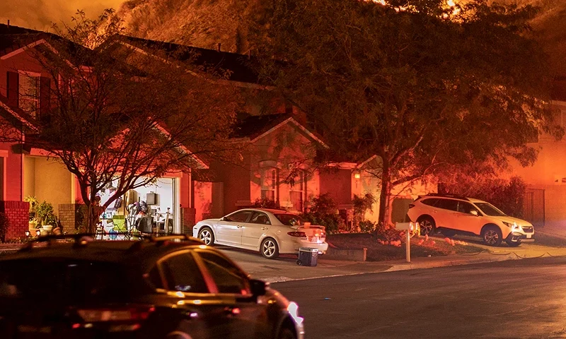 CHINO HILLS, CA - OCTOBER 27: Flames come close to houses during the Blue Ridge Fire on October 27, 2020 in Chino Hills, California. Strong Santa Ana Winds gusting to more than 90 miles per hour have driven the Blue Ridge Fire and Silverado Fire across thousands of acres, grounding firefighting aircraft, forcing tens of thousands of people to flee and gravely injuring two firefighters. More than 8,200 wildfires have burned across a record 4 million-plus acres so far this year, more than double the previous record. (Photo by David McNew/Getty Images)