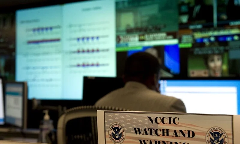 TO GO WITH AFP STORY US-GOVERNMENT-COMPUTER-SECURITY-INTERNET BY CHRIS LEFKOW Analyists at the National Cybersecurity & Communications Integration Center (NCCIC) prepare for Cyber Storm III during a media session at their headquarters in Arlington, VA, September 24, 2010. Cyber Storm III is NCCIC's capstone national-level cybersecurity exercise. AFP PHOTO/Jim WATSON (Photo by Jim WATSON / AFP) (Photo by JIM WATSON/AFP via Getty Images)