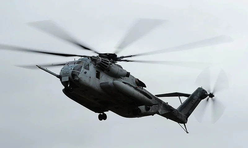 ROCKHAMPTON, AUSTRALIA - JULY 30: A CH-53E Super Stallion helicopter takes off from the deck of the USS Bonhomme Richard (LHD 6) on July 30, 2013 near Rockhampton, Australia. Over 30,000 US and Australian troops are participating in Talisman Sabre, a joint military exercise off the coast of central Queensland. (Photo by Ian Hitchcock/Getty Images)