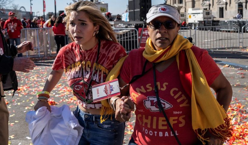 TOPSHOT - People flee after shots were fired near the Kansas City Chiefs' Super Bowl LVIII victory parade on February 14, 2024, in Kansas City, Missouri. A shooting incident at a packed parade Wednesday to celebrate the Kansas City Chiefs' Super Bowl victory killed one person and injured 21 others, police said. (Photo by ANDREW CABALLERO-REYNOLDS / AFP) (Photo by ANDREW CABALLERO-REYNOLDS/AFP via Getty Images)