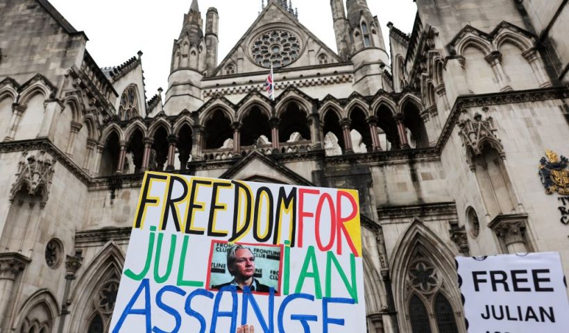 A demonstrator holds a placard reading "Freedom for Julian Assange" during a protest outside of the Royal Courts of Justice, Britain's High Court, in central London on February 21, 2024, on the second day of a UK appeal by WikiLeaks founder Julian Assange against his extradition to the US. Lawyers for the United States on Wednesday urged a UK court to block a last-ditch bid by Julian Assange to appeal his extradition there to face espionage charges. (Photo by Adrian DENNIS / AFP) (Photo by ADRIAN DENNIS/AFP via Getty Images)