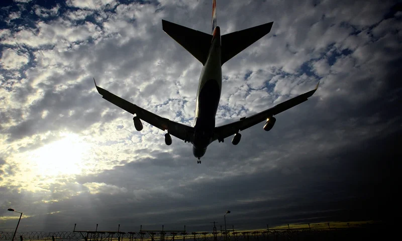 LONDON - MARCH 16: A plane comes into land at Heathrow Airport on March 16, 2007 in London. A US government agency has announced that winter in the Northern Hemisphere this year has been the warmest since records began. Air travel continues to be a major source of debate; attempts to slow climate change with radical policies are being tabled by scientists and politicians. Hybrid buses, which use a combination of diesel and electric power, are said to be central to the Mayor and Transport of London's plans for a cleaner, greener bus fleet in London, and aim to start cutting the capital's Carbon Dioxide emissions helping to tackle climate change. (Photo by Matt Cardy/Getty Images)