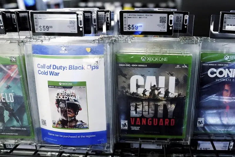 Activision games "Call of Duty" are pictured in a store in the Manhattan borough of New York City, New York, U.S., January 18, 2022. REUTERS/Carlo Allegri/File Photo