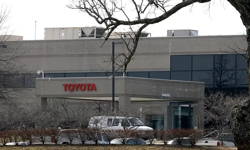 The Toyota Motor Manufacturing Plant, home of the Camry, Avalon and Venza, is seen in Georgetown, Kentucky, January 27, 2010. REUTERS/ John Sommers II/File Photo