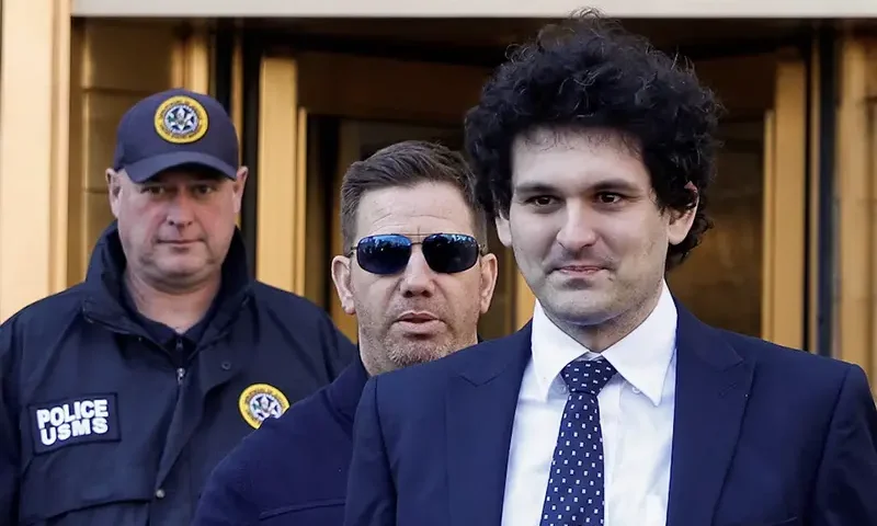 Former FTX Chief Executive Sam Bankman-Fried, who faces fraud charges over the collapse of the bankrupt cryptocurrency exchange, leaves the Manhattan federal court in New York City, U.S. March 30, 2023. REUTERS/Amanda Perobelli/File Photo
